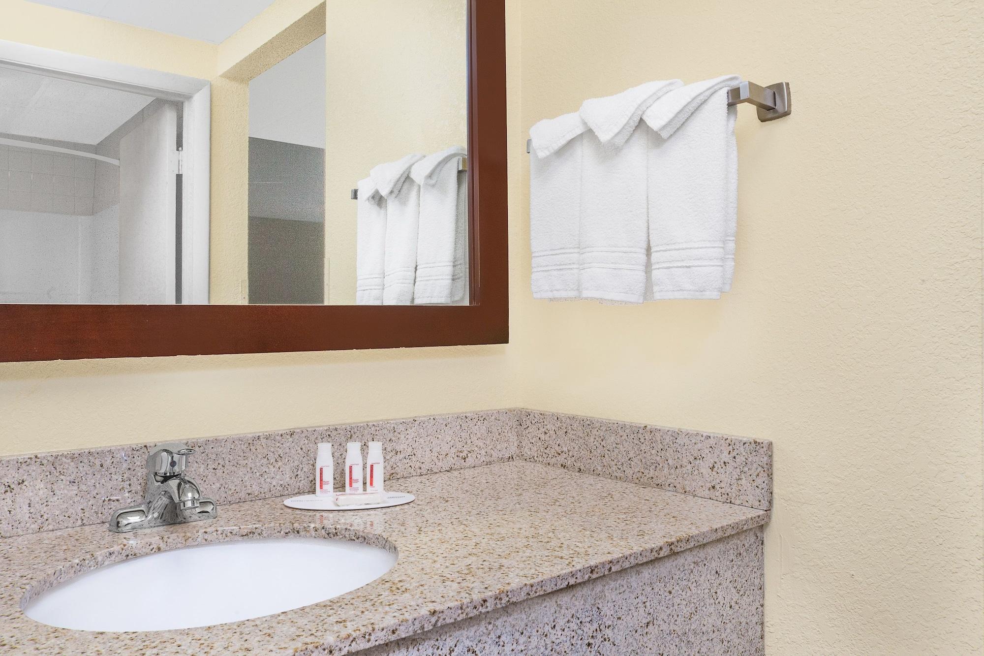 Days Inn By Wyndham Wilkes Barre Bagian luar foto