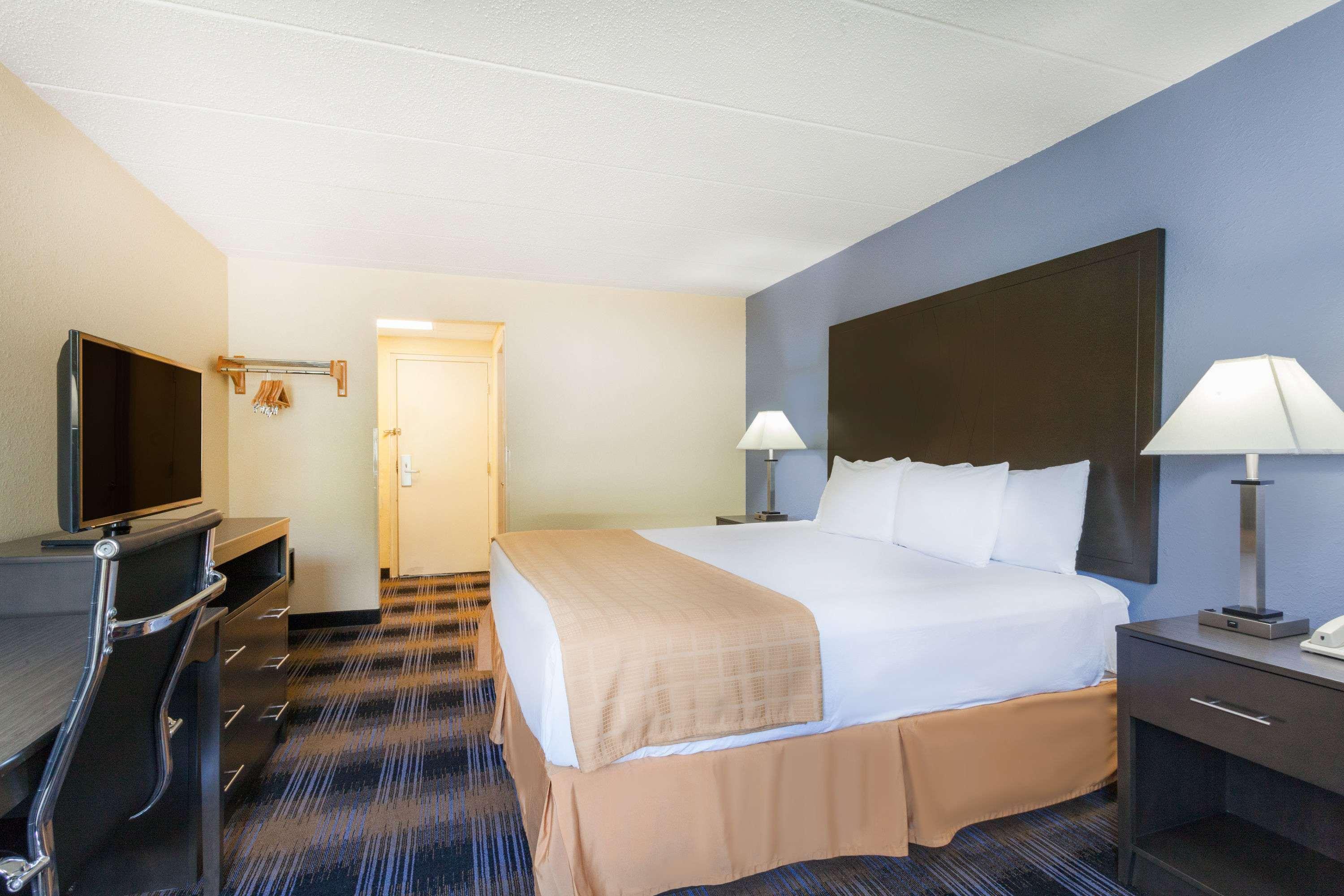Days Inn By Wyndham Wilkes Barre Bagian luar foto