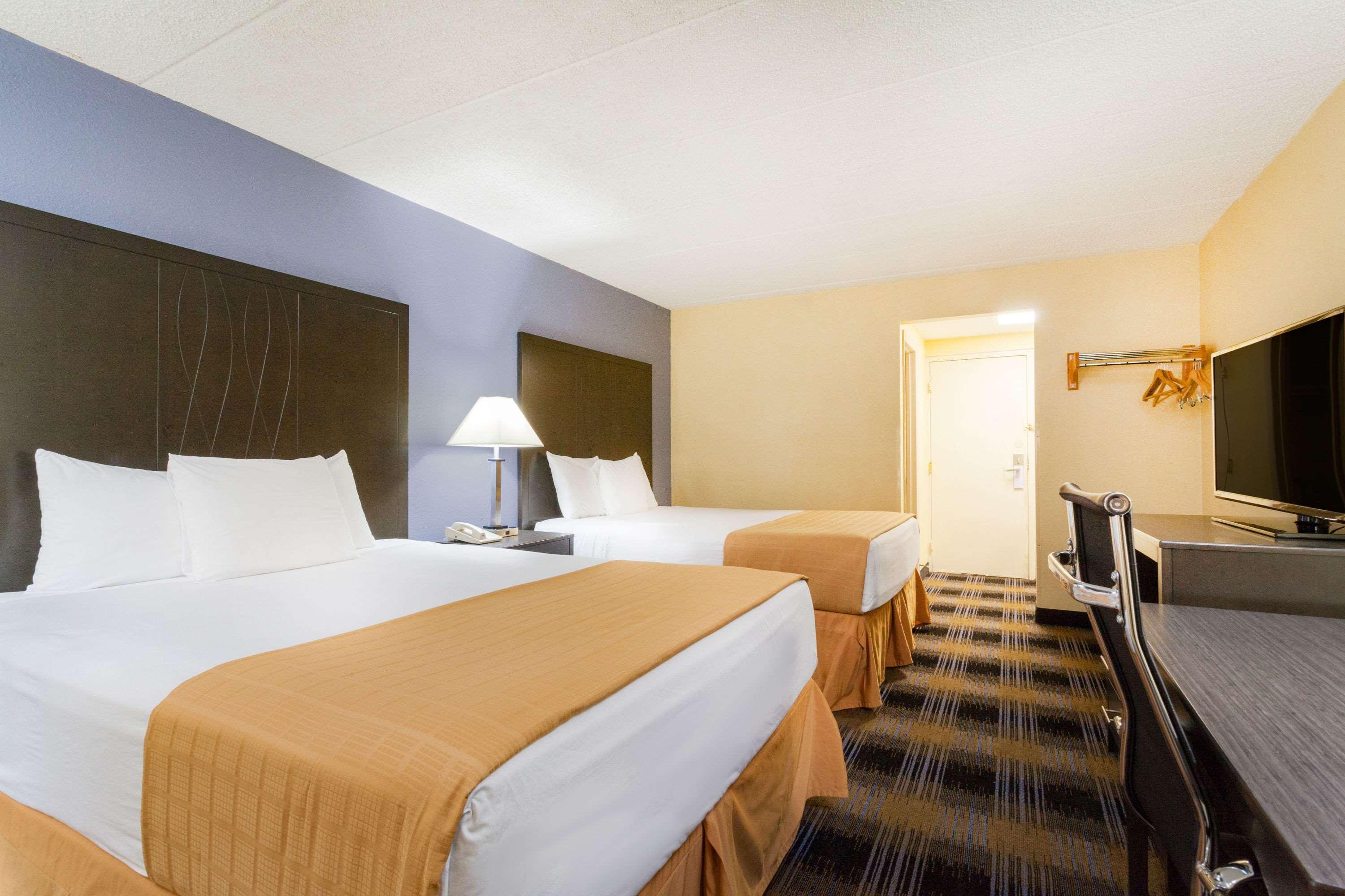 Days Inn By Wyndham Wilkes Barre Bagian luar foto