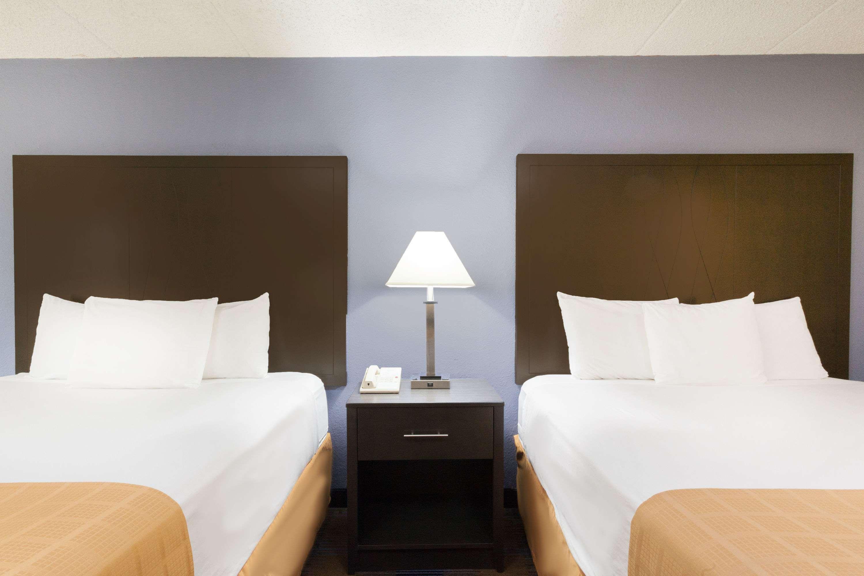 Days Inn By Wyndham Wilkes Barre Bagian luar foto