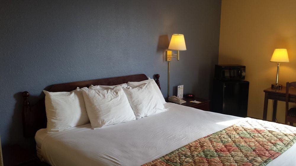Days Inn By Wyndham Wilkes Barre Bagian luar foto