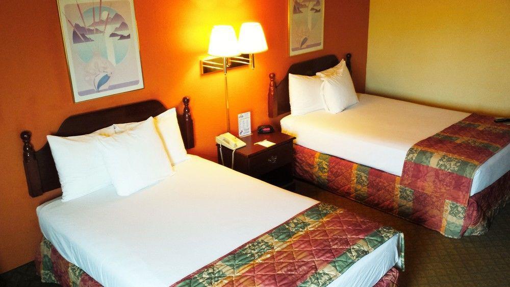 Days Inn By Wyndham Wilkes Barre Bagian luar foto