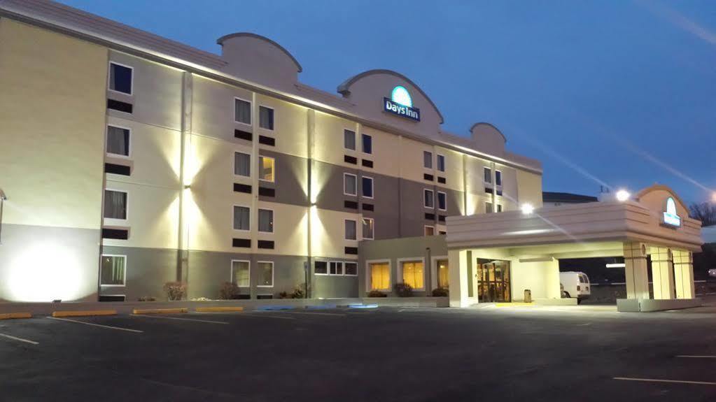 Days Inn By Wyndham Wilkes Barre Bagian luar foto